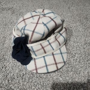 Stormy Kromer Plaid Cream Newsboy Cap with Navy Flower 80% Wool Size 7